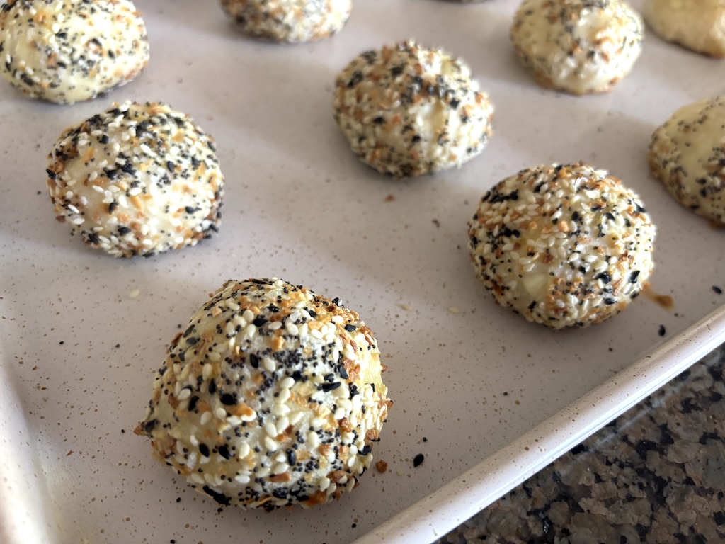 5-Ingredient Greek Yogurt Bagel Bites With Cream Cheese Stuffing