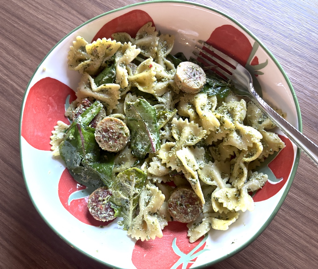5-Ingredient Creamy Greek Yogurt Pesto Pasta With Chicken Sausage