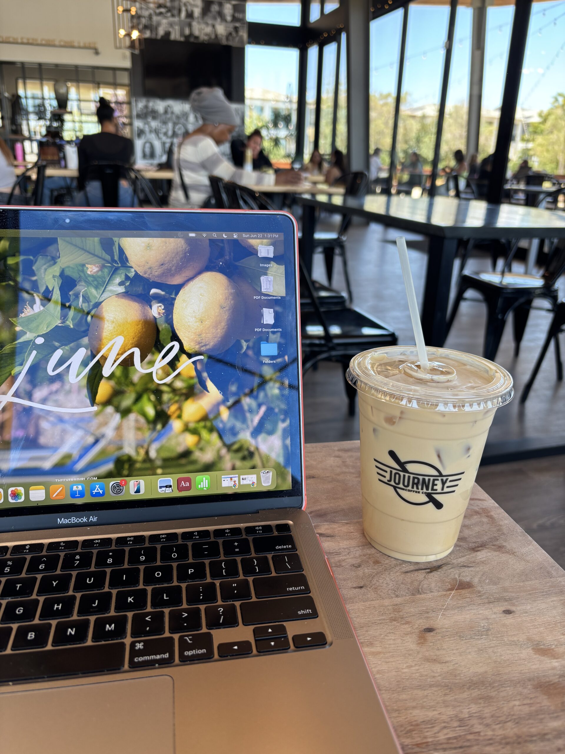 From Zero to 10,000 Monthly Sessions: A Recap of My First Year Blogging in 2025