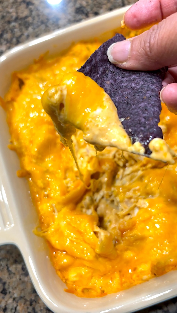 5-Ingredient Greek Yogurt Buffalo Chicken Dip